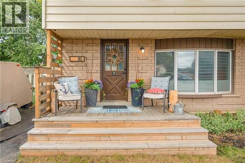 10 Goldfinch Road, Hamilton, ON 