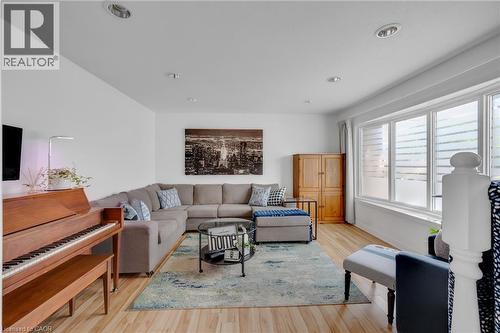 10 Goldfinch Road, Hamilton, ON 
