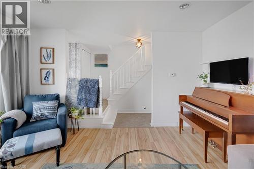 10 Goldfinch Road, Hamilton, ON 