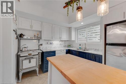 10 Goldfinch Road, Hamilton, ON 