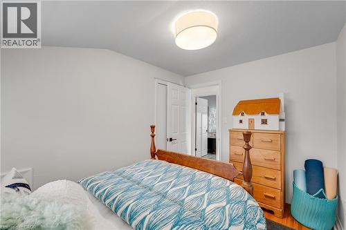 10 Goldfinch Road, Hamilton, ON 