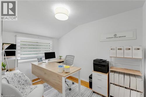10 Goldfinch Road, Hamilton, ON 