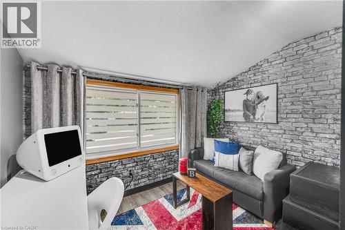 10 Goldfinch Road, Hamilton, ON 