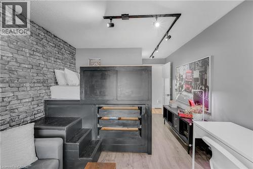10 Goldfinch Road, Hamilton, ON 