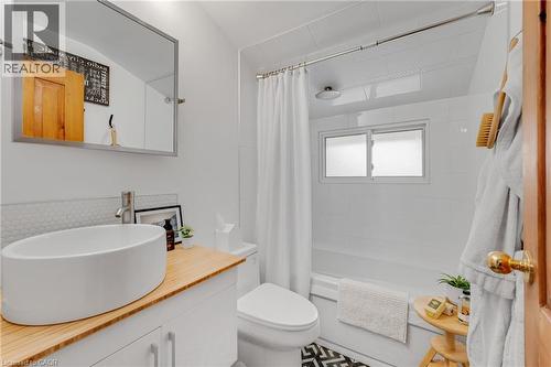 10 Goldfinch Road, Hamilton, ON 