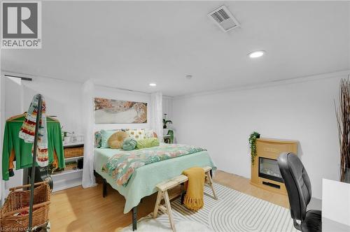 10 Goldfinch Road, Hamilton, ON 