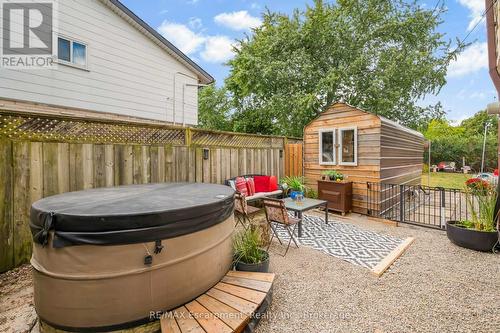 10 Goldfinch Road, Hamilton (Bruleville), ON 