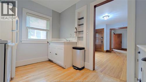 322 PARTINGTON Unit# UPPER , Windsor, Ontario N9B 2N5 5