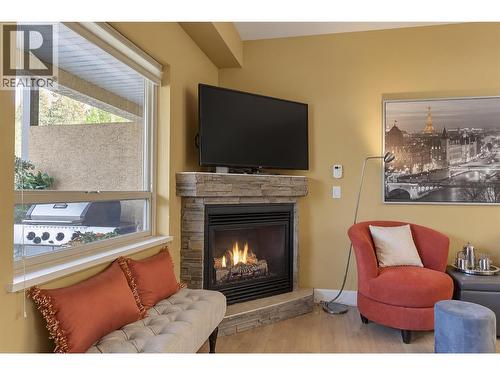 LVRM Fireplace Creates that Relax Vibe. - 3996 Beach Avenue Unit# 236, Peachland, BC 