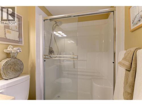 Main Bathroom with Shower. - 3996 Beach Avenue Unit# 236, Peachland, BC 
