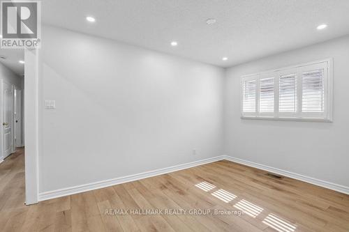 Dining room offers hardwood floors and pot-lights - 211 Harcourt Avenue, Ottawa, ON 