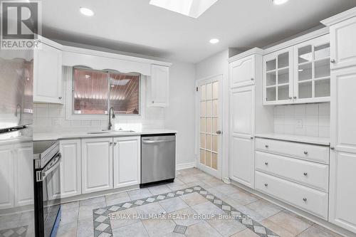 Beautiful bright kitchen. - 211 Harcourt Avenue, Ottawa, ON 