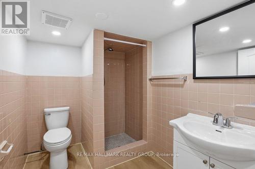 Full bathroom. - 211 Harcourt Avenue, Ottawa, ON 