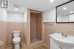 Full bathroom. - 