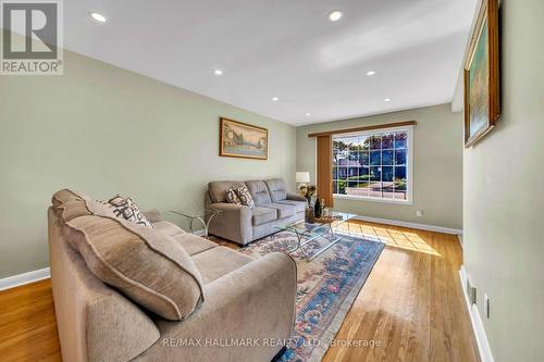 1557 Pharmacy Avenue, Toronto, ON 