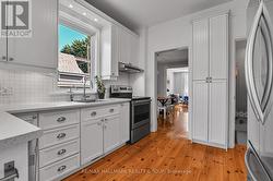 Main floor - Kitchen - 