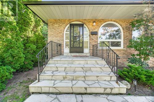 1166 Grand Boulevard, Oakville, ON 