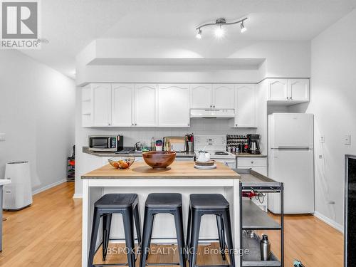 235 - 231 FORT YORK BOULEVARD , Toronto, Ontario M5V 1B2 4