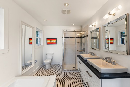 Salle de bains attenante à la CCP - 60 Rue St. Andrew, Lac-Brome, QC 