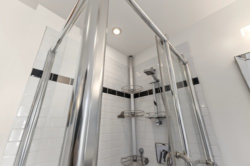 Salle de bains attenante à la CCP - 60 Rue St. Andrew, Lac-Brome, QC 