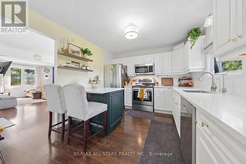 Kitchen Island/Breakfast Bar & Ss Appliances - 538 Highland Crescent, Brock, ON 