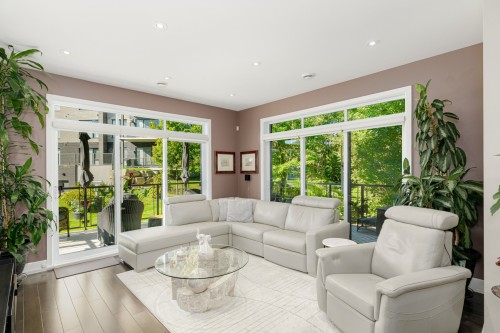 Salon - 102-12 Rue Du Nivolet, Blainville, QC 