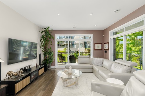Salon - 102-12 Rue Du Nivolet, Blainville, QC 