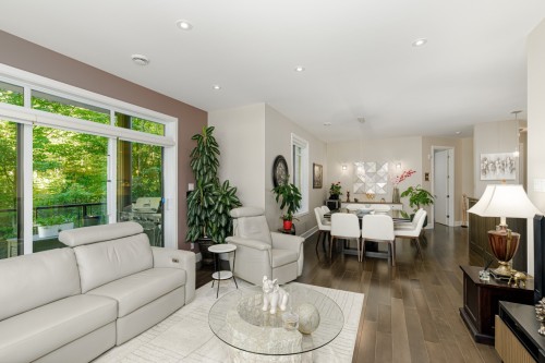 Salon - 102-12 Rue Du Nivolet, Blainville, QC 