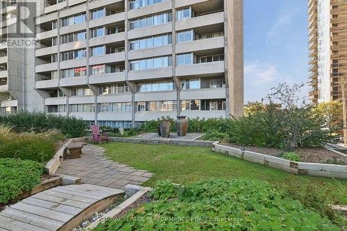2006 - 530 Laurier Avenue W, Ottawa, ON 