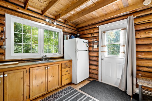 Mud Room - 84 Ch. Des Castors, Morin-Heights, QC 