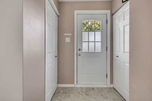 Mud Room - 549 Rue Bérangère, Québec (Charlesbourg), QC 