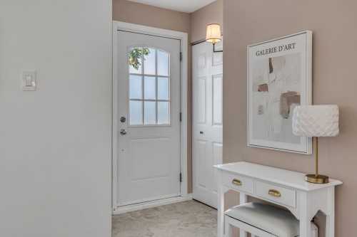 Mud Room - 549 Rue Bérangère, Québec (Charlesbourg), QC 