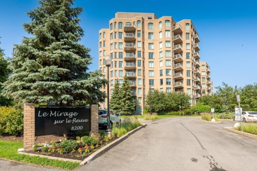 608-8200 Boul. St-Laurent  Brossard, QC J4X 2X6