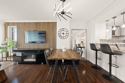 Dining Room - 608-8200 Boul. St-Laurent, Brossard, QC 