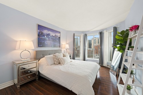 Master Bedroom - 608-8200 Boul. St-Laurent, Brossard, QC 