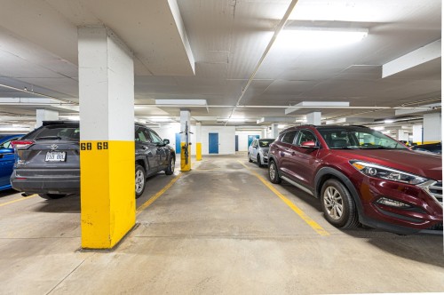 Garage - 608-8200 Boul. St-Laurent, Brossard, QC 