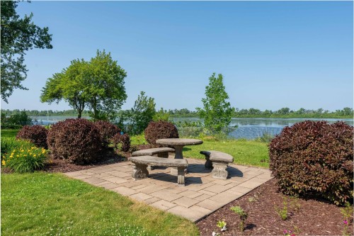 Patio - 608-8200 Boul. St-Laurent, Brossard, QC 