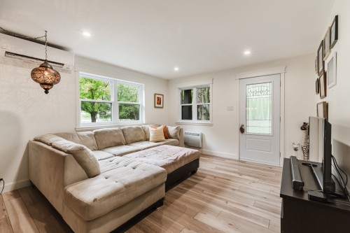 Living Room - 112 Rue Des Tilleuls, Saint-Pie, QC 