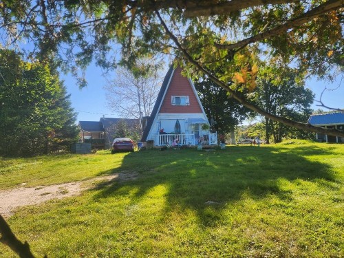 Front of Structure - 24 Rue Henri, Lac-Sainte-Marie, QC 