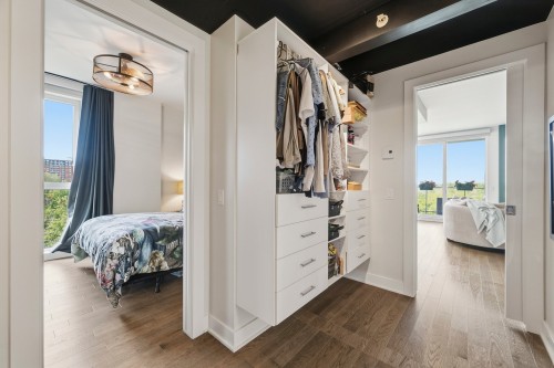 Penderie (Walk-in) - 503-4001 Rue Elsa-Triolet, Laval (Chomedey), QC 