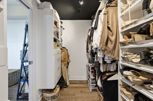 Penderie (Walk-in) - 503-4001 Rue Elsa-Triolet, Laval (Chomedey), QC 