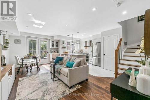 5 - 19 HAYS BOULEVARD  Oakville, ON L6H 0H8