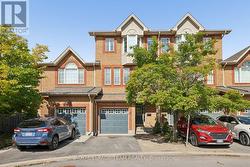 19 GREAT OAK PRIVATE Ottawa, ON K1G 6P7