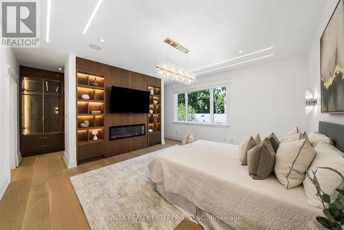 3168 Lakeshore Road W, Oakville, ON 