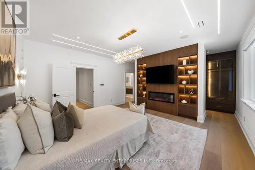 3168 Lakeshore Road W, Oakville, ON 