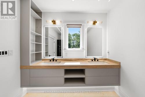 3168 Lakeshore Road W, Oakville, ON 