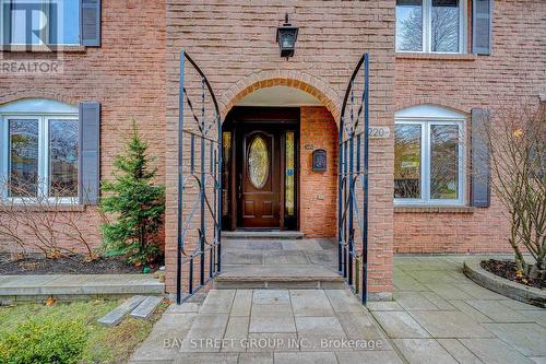 220 ARICHAT ROAD , Oakville, Ontario L6J 6A7 3