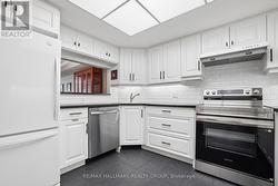 Bright Kitchen - Plenty of Storage & Counter Space - 