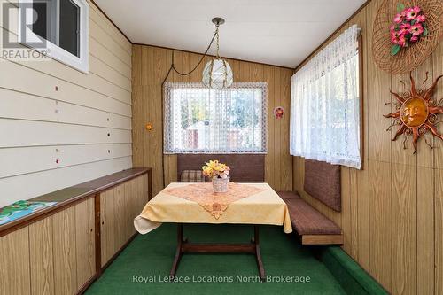 3-season Sunroom - 16 Sinclair Avenue S, Wasaga Beach, ON 