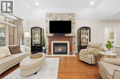 4 Summit Drive, Waterdown, ON 